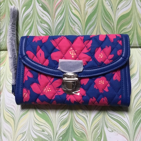 Vera Bradley Handbags - Vera Bradley Wristlet
